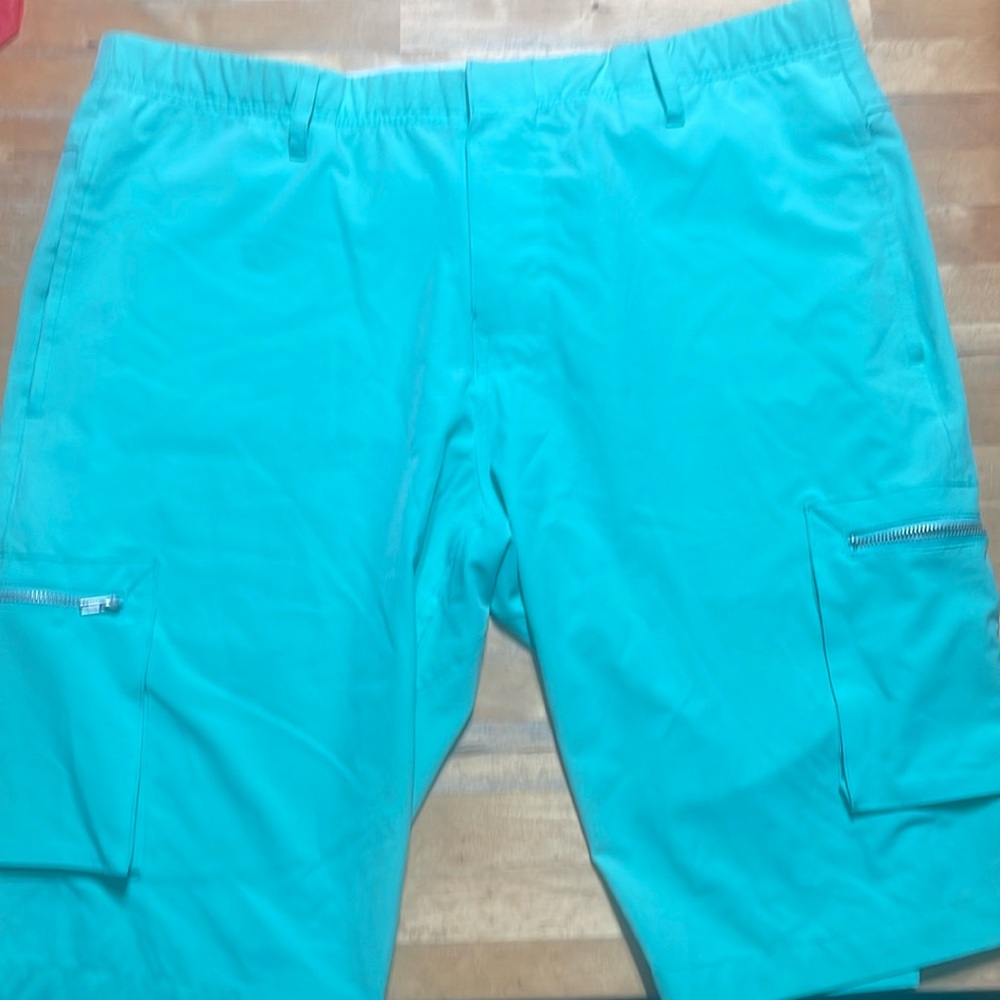 Men’s True Religion cargo shorts
